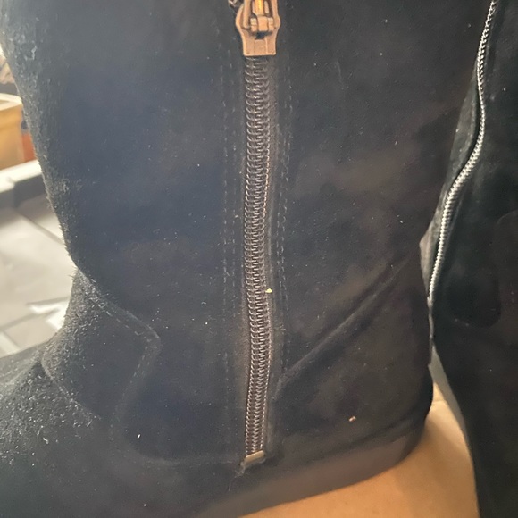 Authentic UGG Celvin Boots - Picture 6 of 7